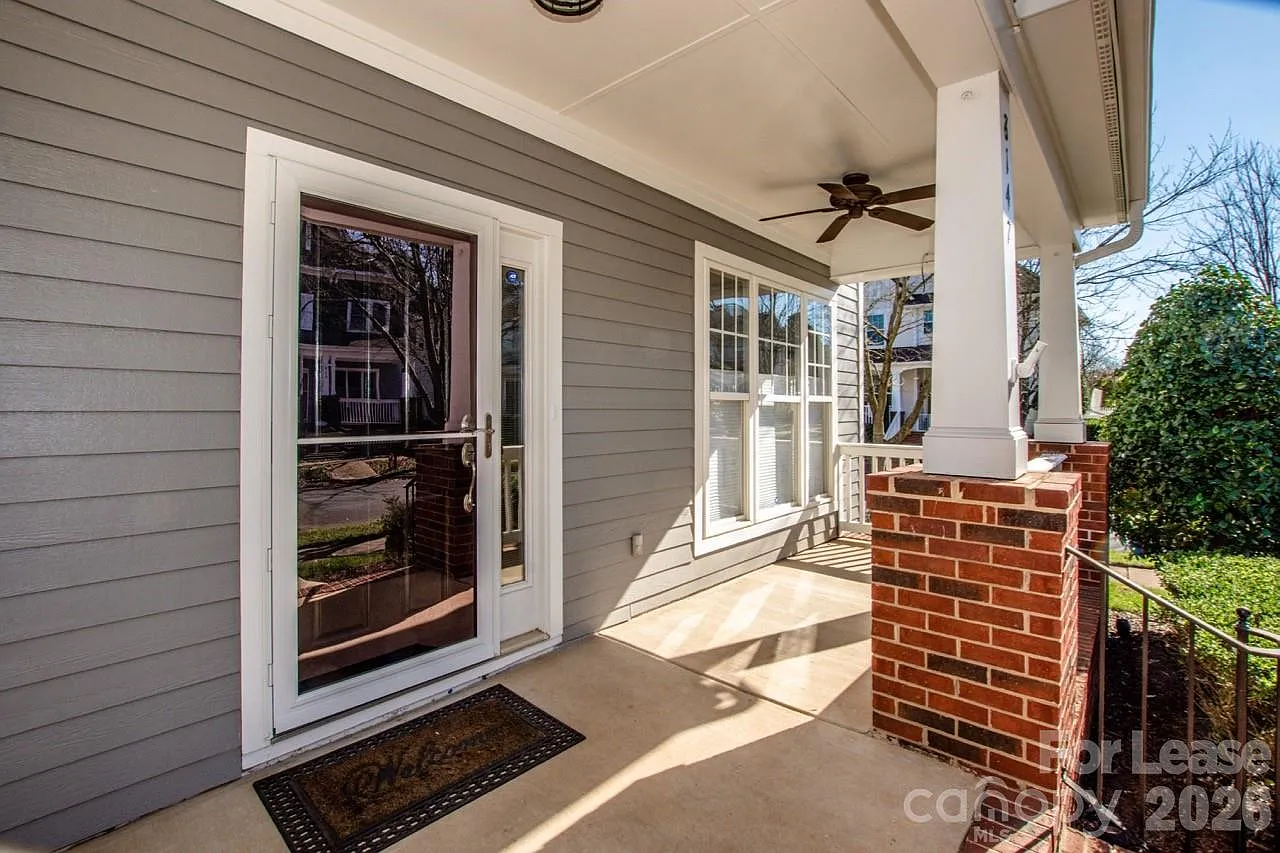 3 bed, 2.5 bath, 1400 sqft, $2,750 — Photo 3