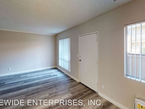 3rd image of 21909 Saticoy St APT 3