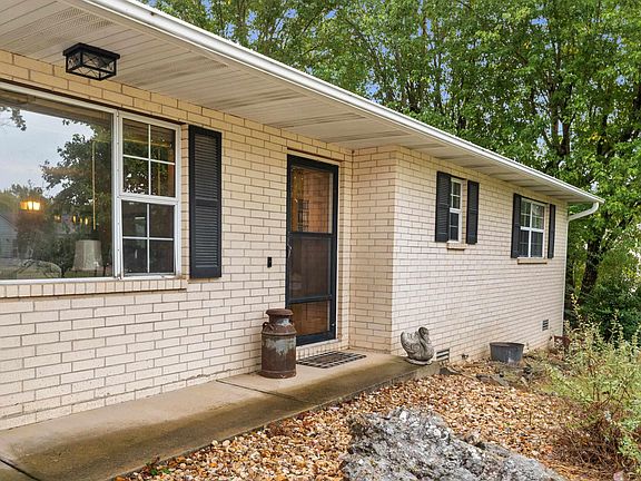 4th image of 209 Parkview Dr
