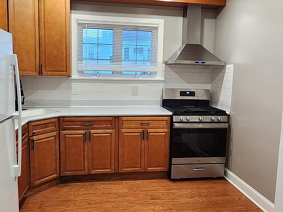 4th image of 258 Franklin St Floor 1