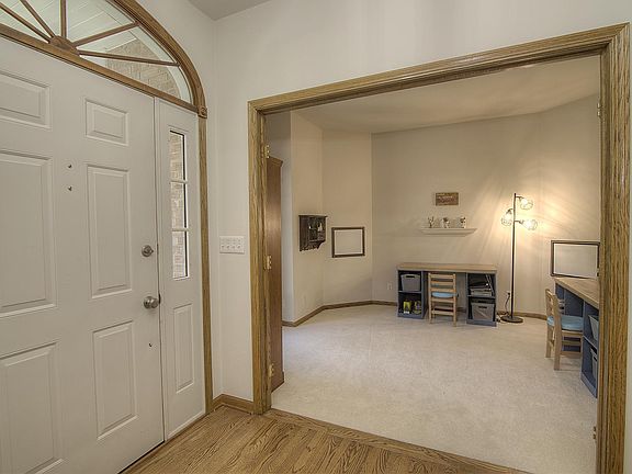 2nd image of 8N418 Sunny Hill Cir