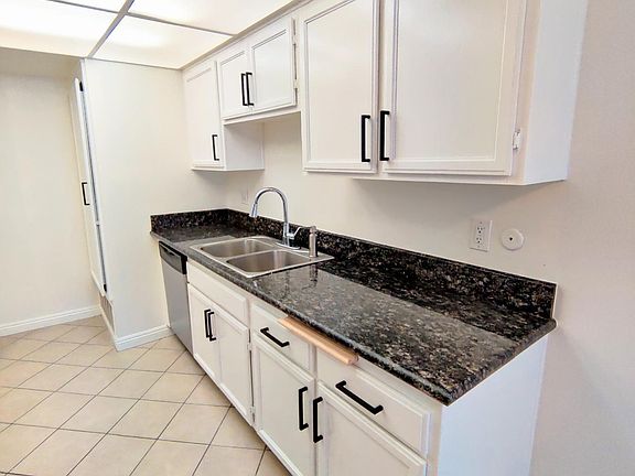 4th image of 13138 Moorpark St APT 22