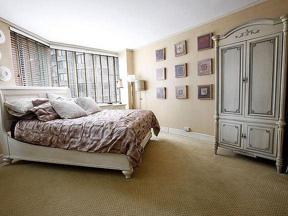 4th image of 61 W 62nd St APT 16E