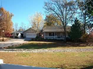 17 Cherokee Acres Dr, Cherokee Village, AR 72529