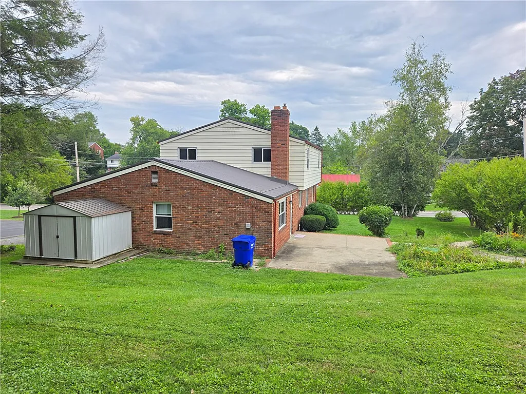 4 bed, 2.5 bath, 1718 sqft, $2,450 — Photo 4