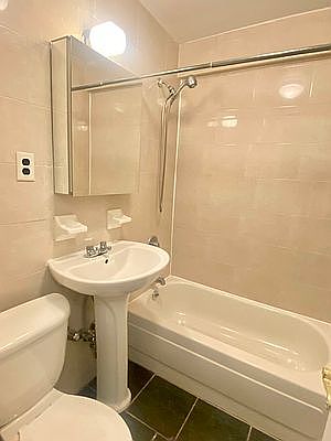 4th image of 205 W 19th St #6V