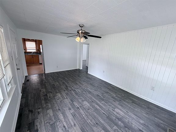 3rd image of 1130 Birchwood Dr