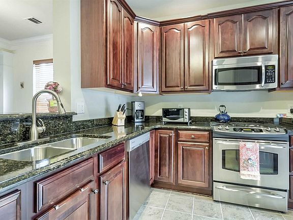 4th image of 163 Southampton Dr