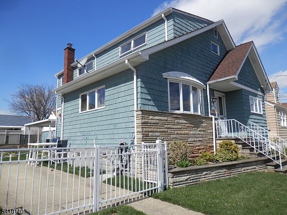3rd image of 710 W Elm St