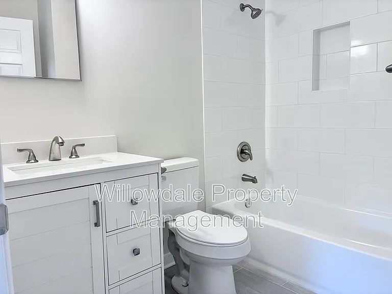 102 E Charing Cross — Photo 26