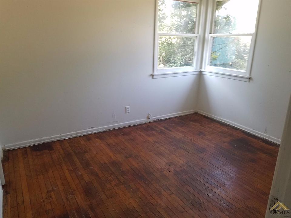 2nd image of 413 Larry St