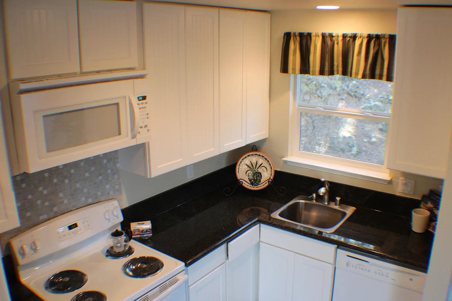 18544 Hummingbird Dr photo 1