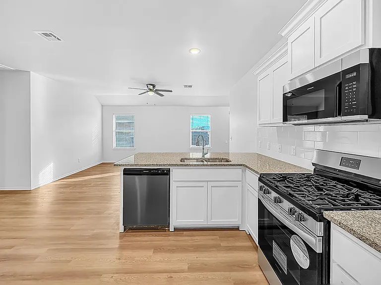 3307 S 23rd St — Photo 15