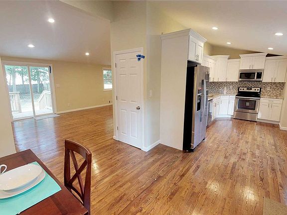 4th image of 7 Lodge Ln