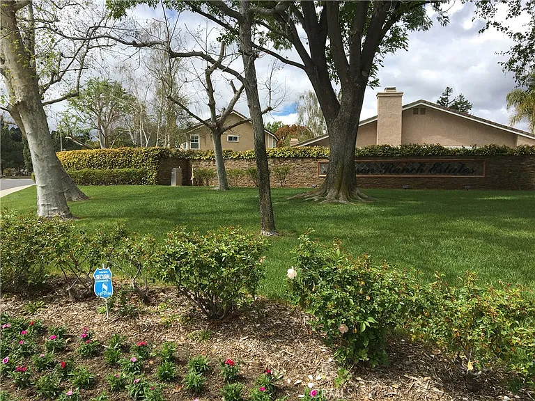 6071 Rustling Oaks Dr — Photo 4