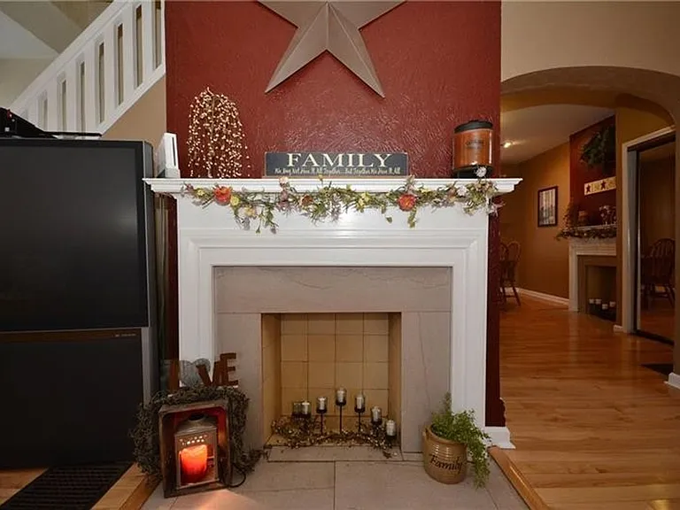 2112 Saranac Ave — Photo 5
