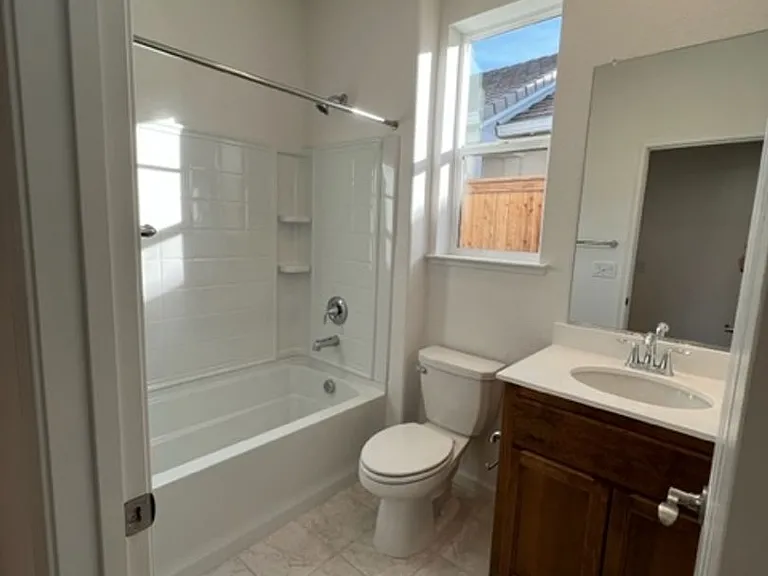 611 Brooklyn Ct — Photo 5
