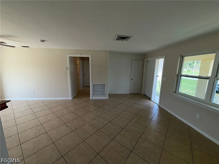 1101 Leeland Heights Blvd E — Photo 7
