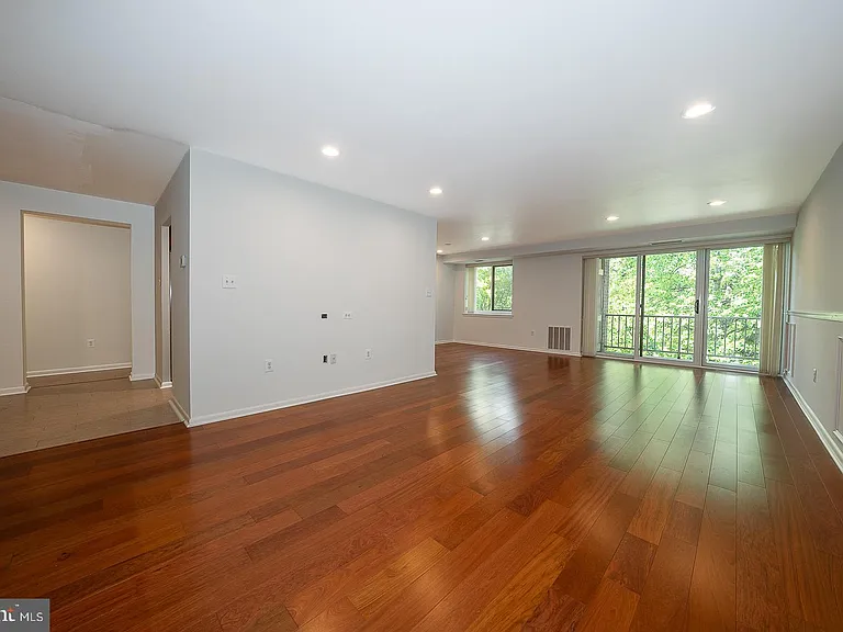 1640 Oakwood Dr #W-216 — Photo 7