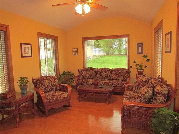 3rd image of 113 Meadow Ln