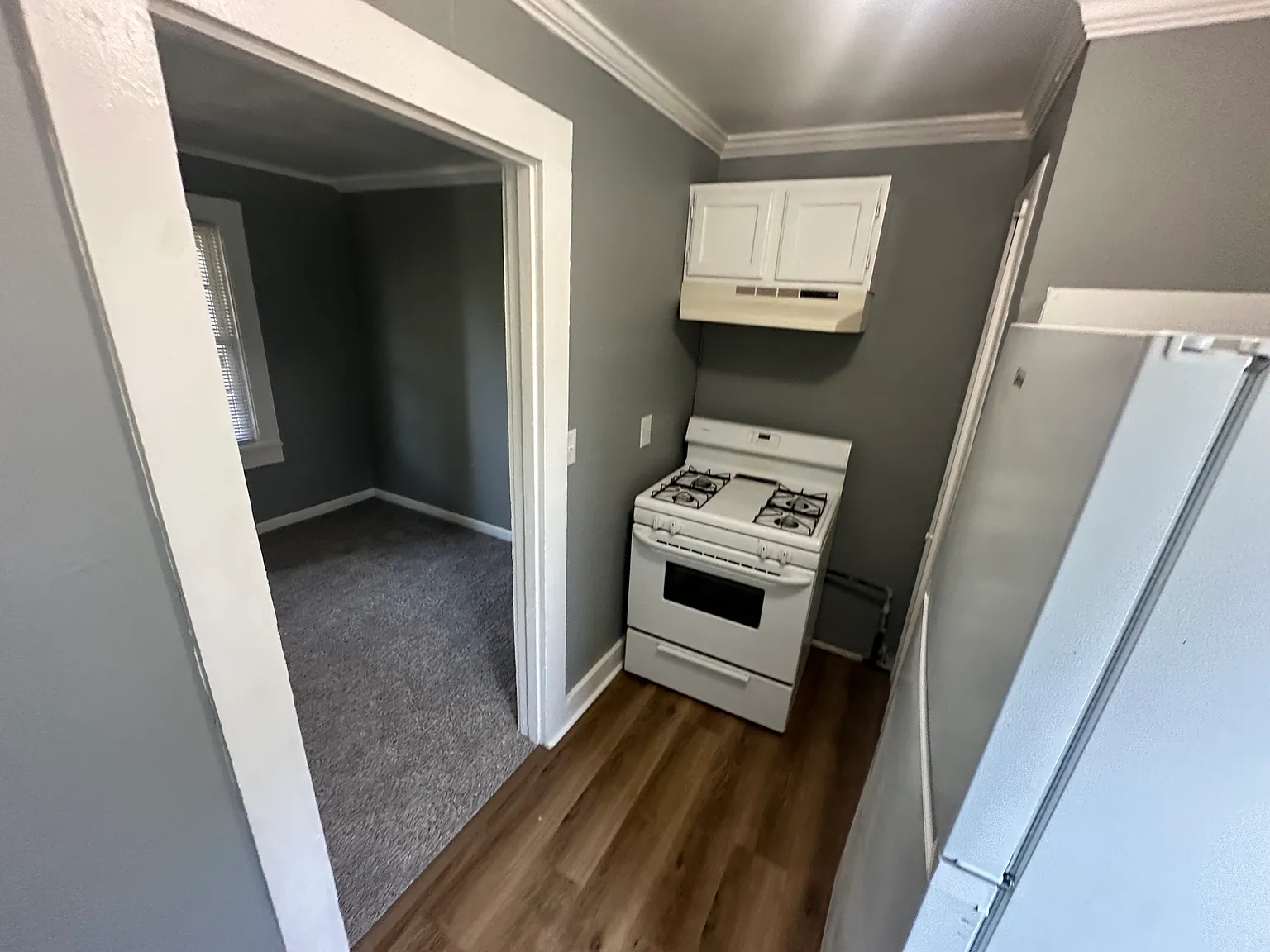 1 bed, $985 — Photo 2
