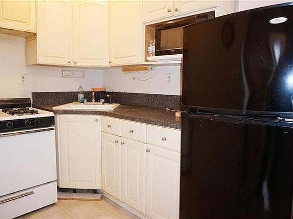 4th image of 530 Riverdale Ave APT 5E