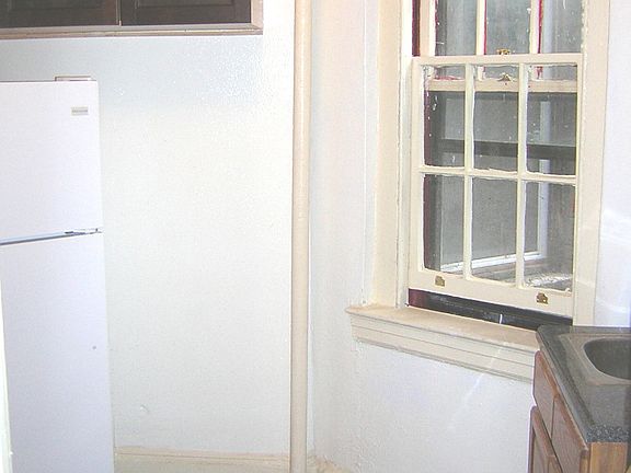 3rd image of 141 Essex St APT 1C