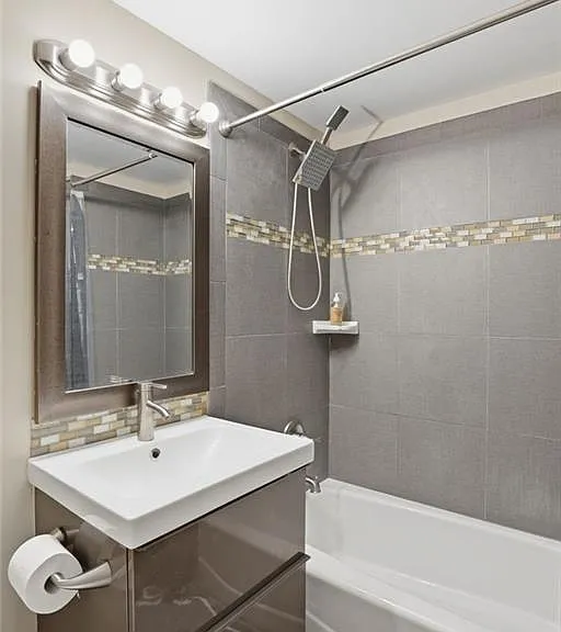2285 Peachtree Rd NE #709 — Photo 25