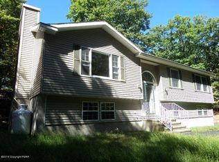 135 Arrowood Dr, Milford, PA 18337