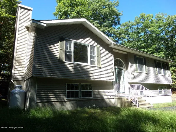 135 Arrowood Dr, Milford, PA 18337