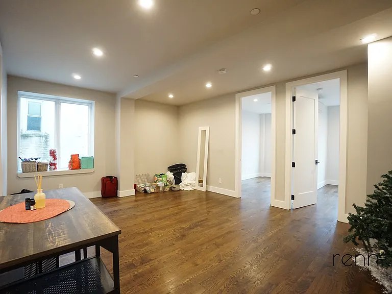1031 Montgomery St #2F — Photo 2
