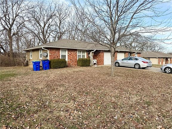 3rd image of 400 NE Westwind Dr APT B
