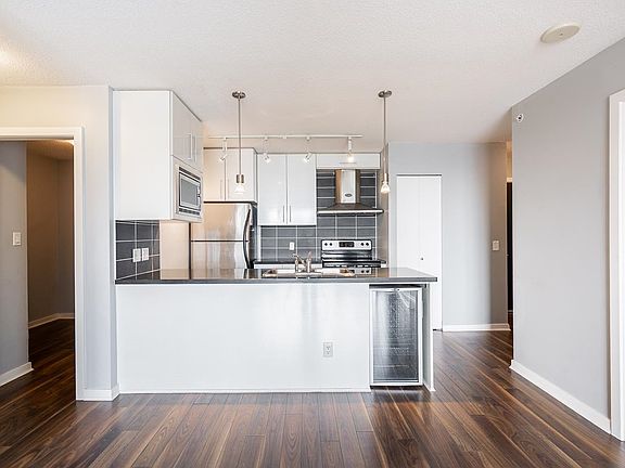 5th image of 689 Abbott St #1203