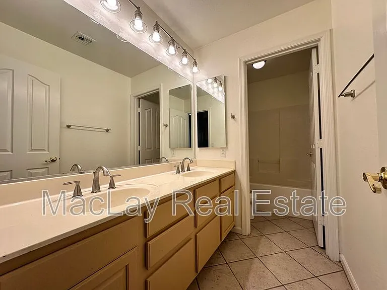 1667 S Sycamore Pl — Photo 7