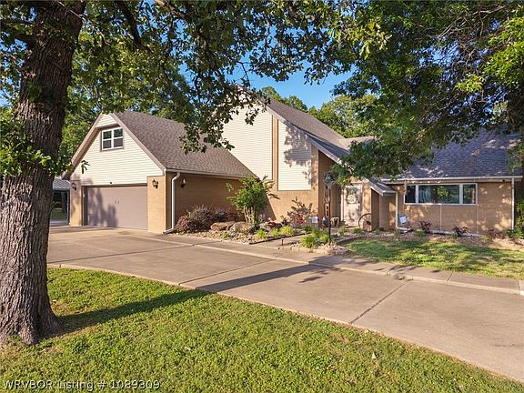 2nd image of 102 Kidd Ln