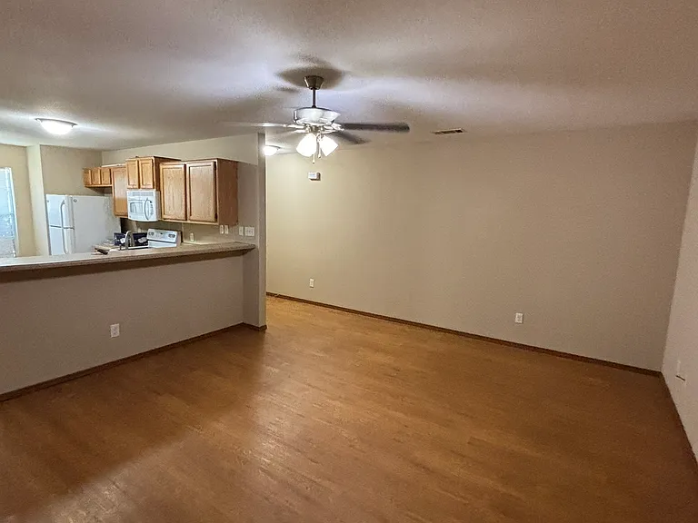1202 SW Quartz Rd — Photo 2