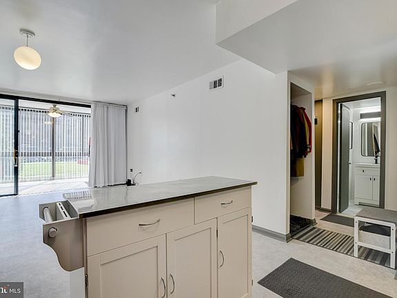 5th image of 1001 Randolph #108