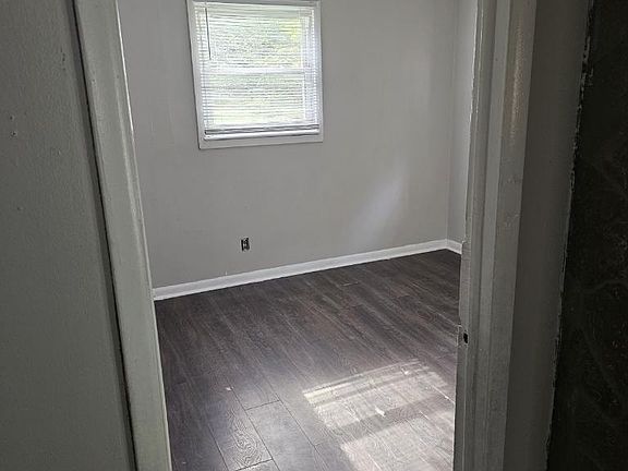 4th image of 3204 Keays Ave