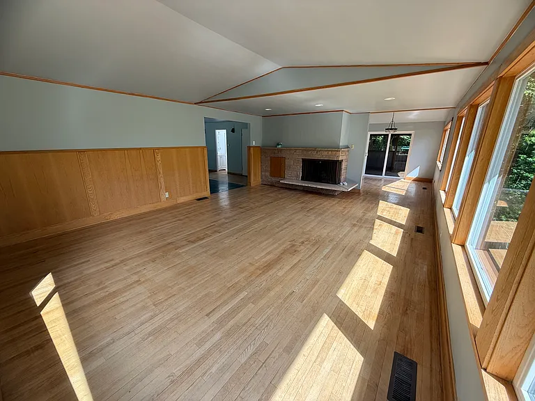 10702 SE 3rd St — Photo 9