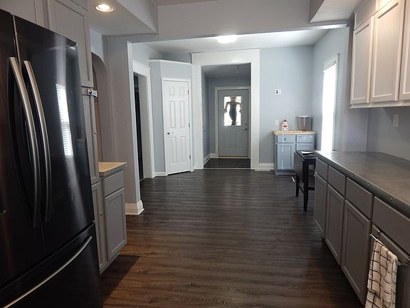 3rd image of 428 Park Blvd