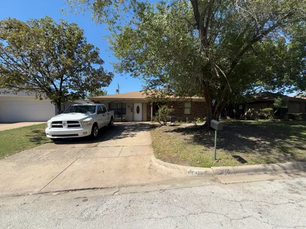 420 Allencrest Dr, White Settlement, TX 76108