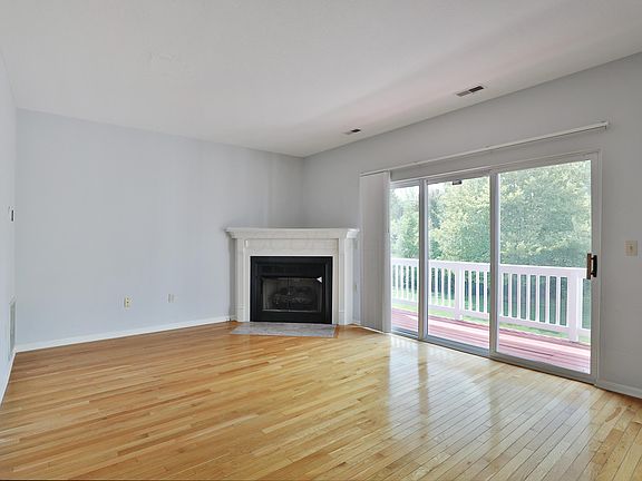 5th image of 3011 Sunset Dr #F