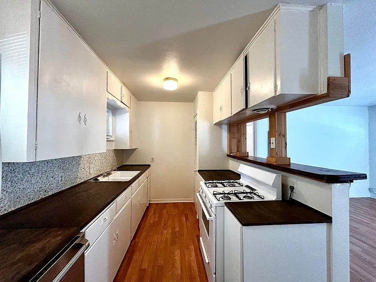 3304 Tom Green St #B — Photo 8