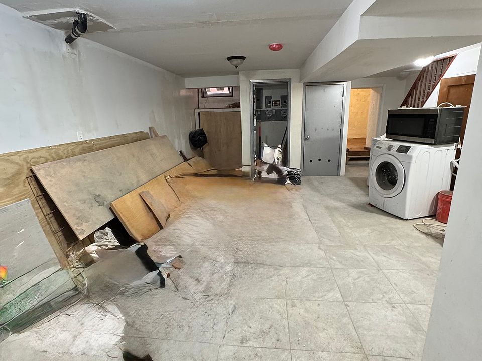 2nd image of 1238 Manor Ave #0