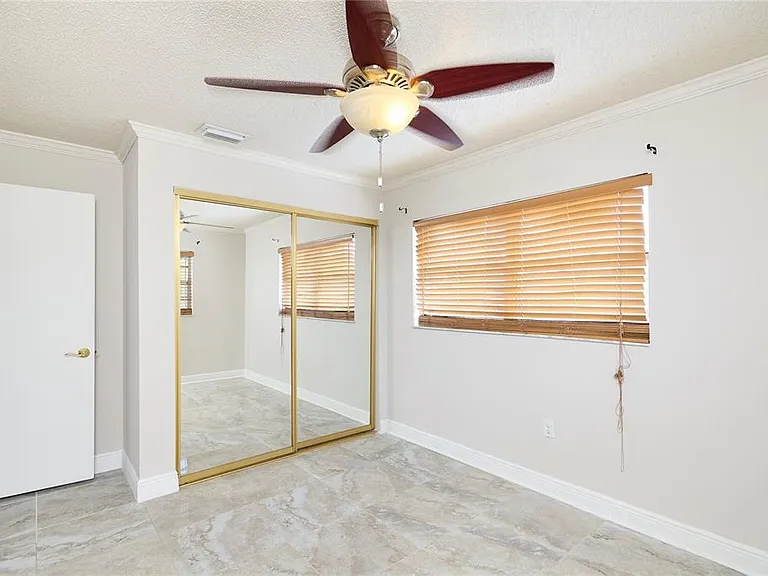 6804 N Hubert Ave — Photo 28