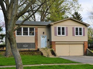 8123 Leawood Ln, Woodridge, IL 60517