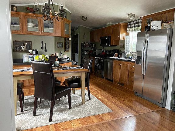 2nd image of 4 Kendall Dr