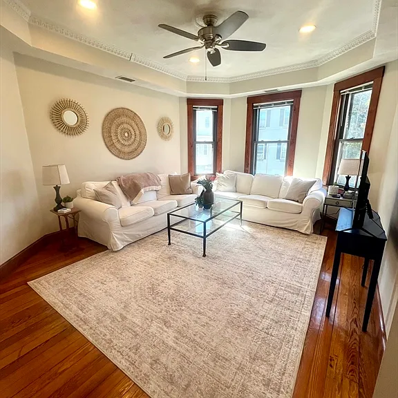 261 E St #2 — Photo 1
