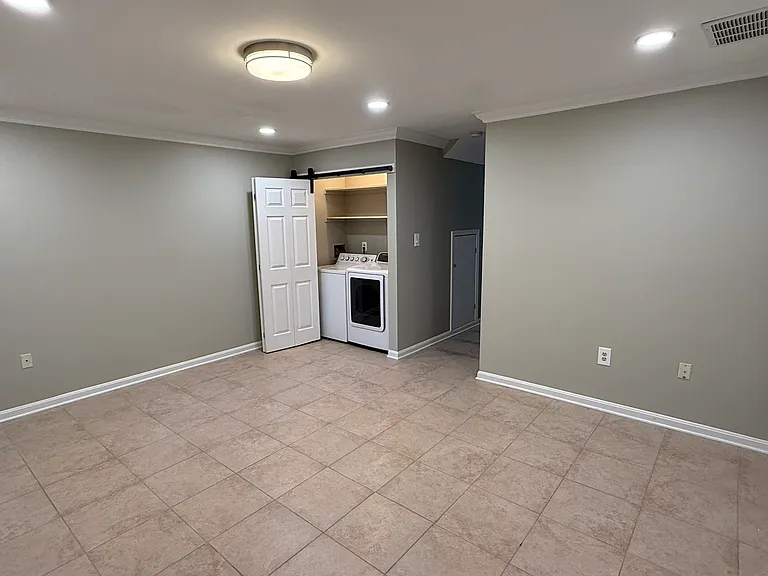 2427 Clover Field Cir — Photo 5