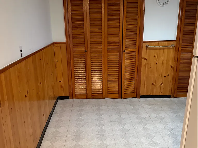 Entryway to kitchen